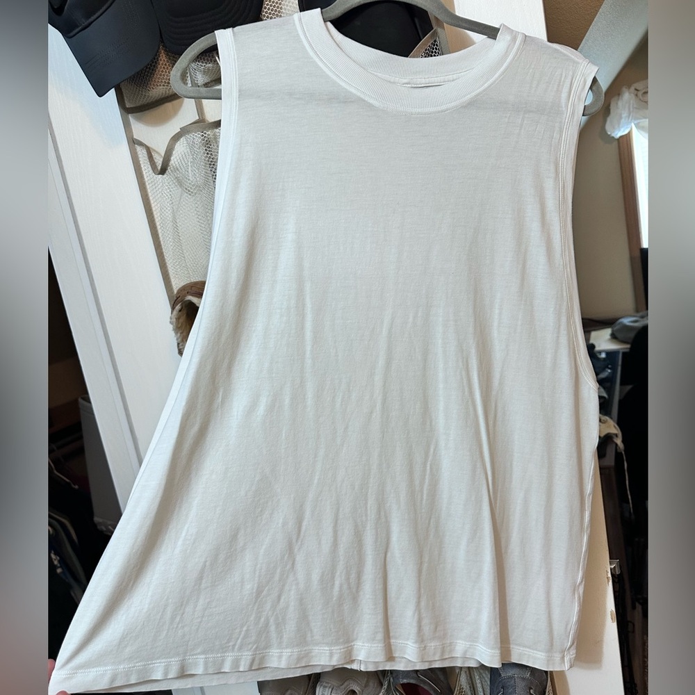 Lululemon boyfriend tank 12